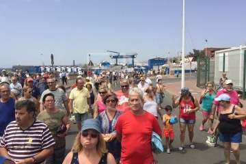 Procesión terrestre-marítimo de la Virgen del Carmen por la bahía de Melenara (Foto TA)